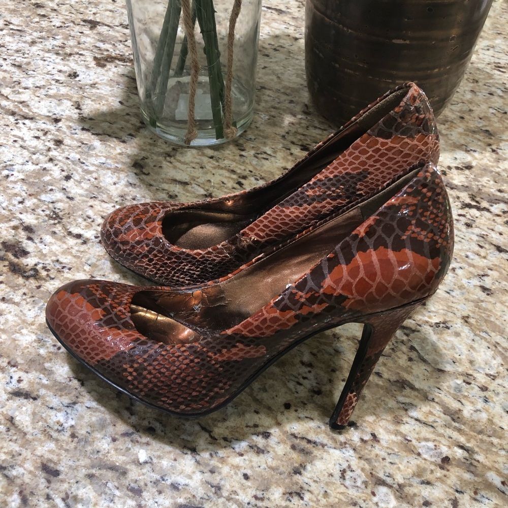 ‼️SALE‼️BCBG Paris Rubies Brown Leather Snakeskin Round Toe Heels 5.5